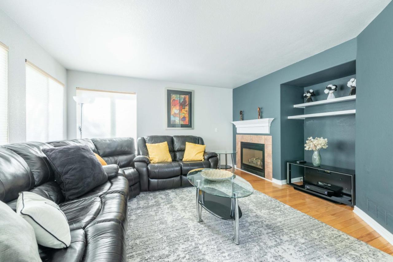 Bed & Breakfast Spacious 4 Bedroom 3.5 Bathroom Residential Denver
