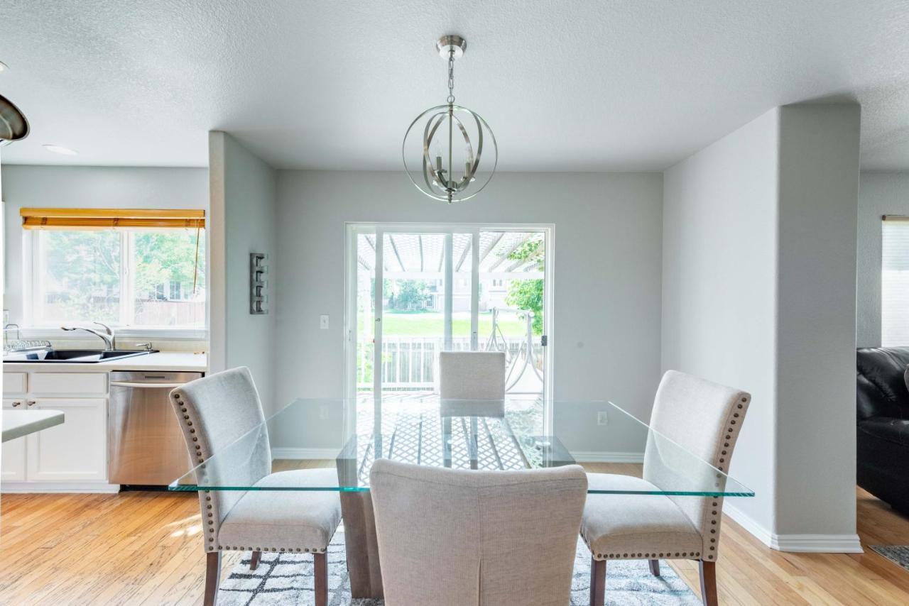 Spacious 4 Bedroom 3.5 Bathroom Residential Bed & Breakfast