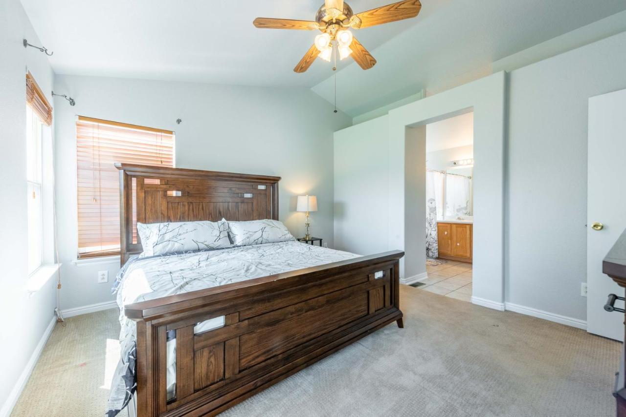 Bed & Breakfast Spacious 4 Bedroom 3.5 Bathroom Residential Denver