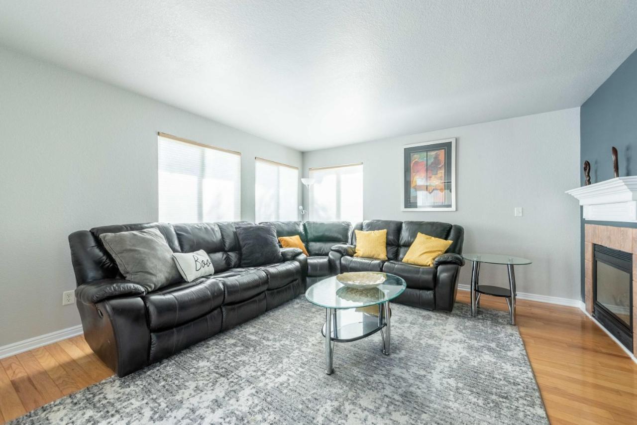 Spacious 4 Bedroom 3.5 Bathroom Residential Denver