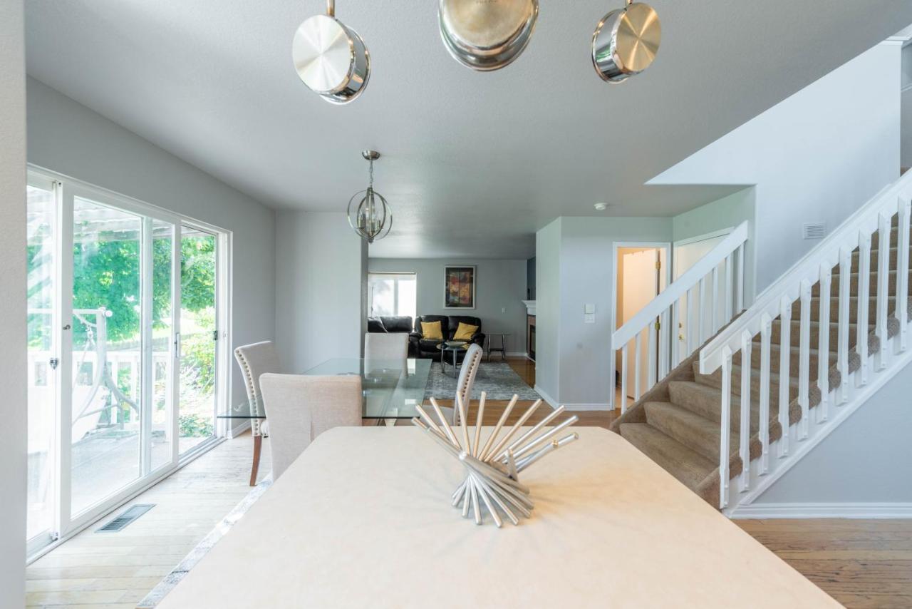 Spacious 4 Bedroom 3.5 Bathroom Residential