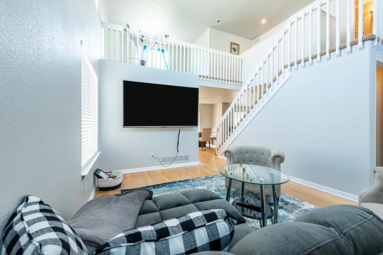 Spacious 4 Bedroom 3.5 Bathroom Residential Denver
